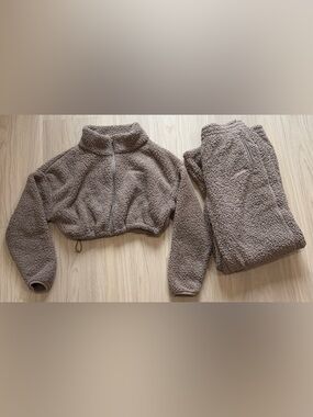 SKIMS Cozy Sherpa Pullover in Neutral Beige